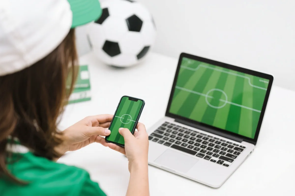 多设备观看直播示意图